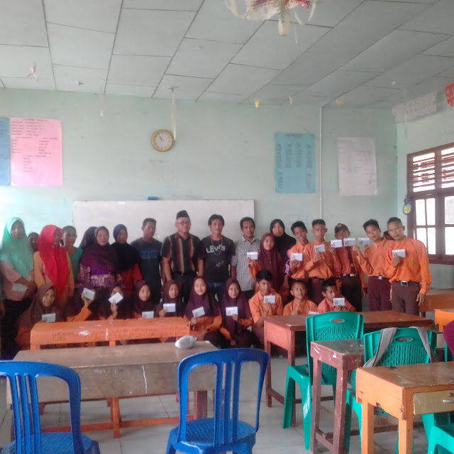 19 Pelajar SMP Satap Teluk Kelasa Terima Dana PIP