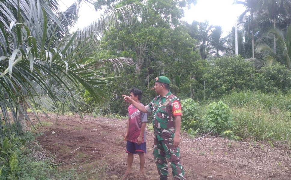 Kopda Ferry TM Patroli Karhutla Bersama Warga Hibrida Jaya