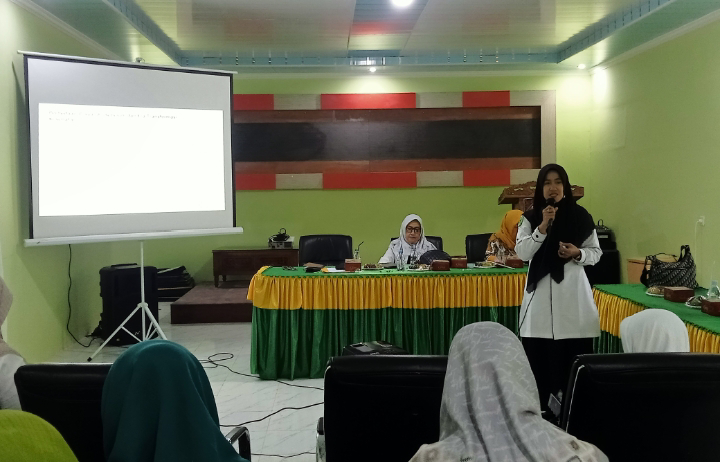Hadiri Pertemuan Pembinaan Kelompok Operasional Posyandu, Kadinkes Inhil Ajak Kerjasama Para Kader