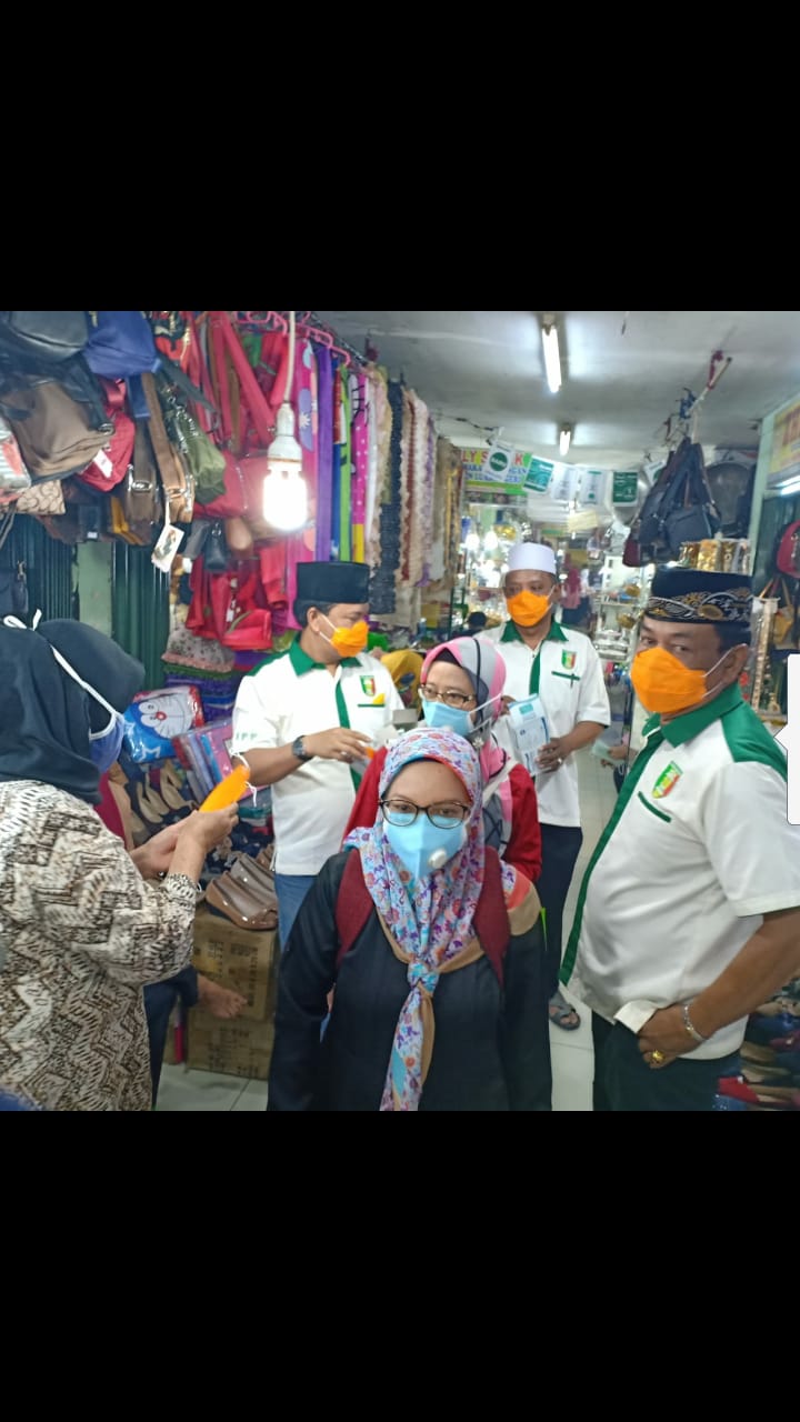 Usai Sholat Istisqo Ikatan Putera Pekanbaru Berbagi Masker