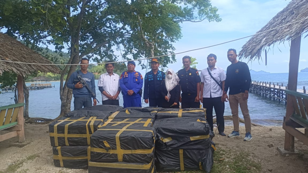 Benih Lobster Hasil Penindakan Polres Inhil Dilepasliarkan di Pesisir Sumbar