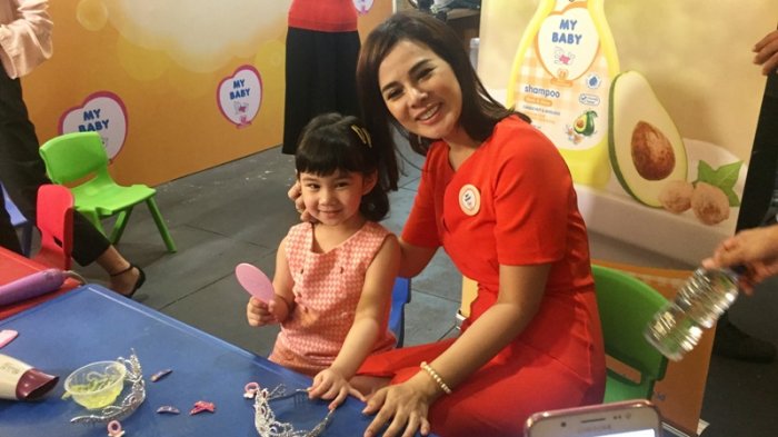 Sudah Emak-emak, Punya Dua Anak Tapi Ingin Tetap Cantik? Yuk Ikuti Tips Ala Astrid Tiar