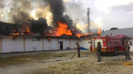 Hotel Riyan di Pelalawan Hangus Terbakar