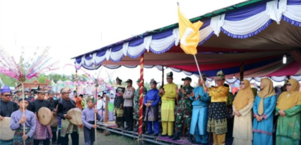 Bupati Inhil Lepas Pawai Taaruf dan Resmikan Bazar MTQ 53 Tingkat Mandah