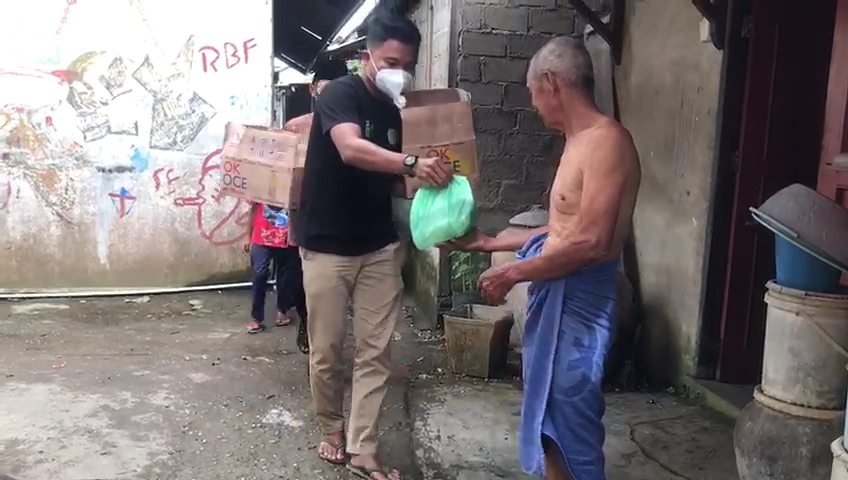 Ramadhan ke 7, Tim PKB Inhil Berbagi Door to Door Bagikan Menu Berbuka Puasa