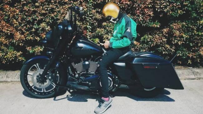 Pria ini Gunakan Harley Davidson Sebagai Armada Go-jek