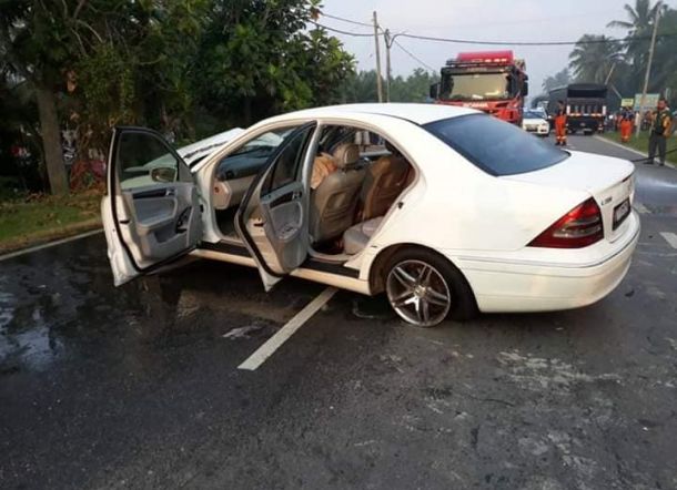 Usai Mobilnya Ditabrak, Pria Ini Gorok Leher Sendiri