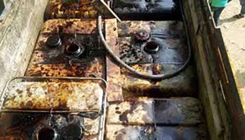 Terguling di Rohil, Truk Ini Ketahuan 'Sedot' Minyak Mentah, Pelaku Diburu Polisi