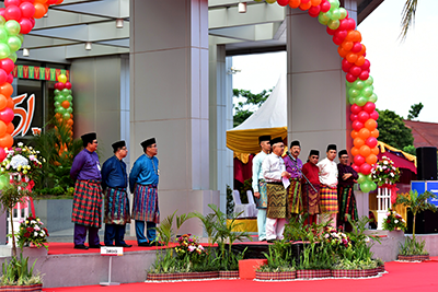 Gubernur Riau Pimpin Upacara HUT Bank Riau Kepri
