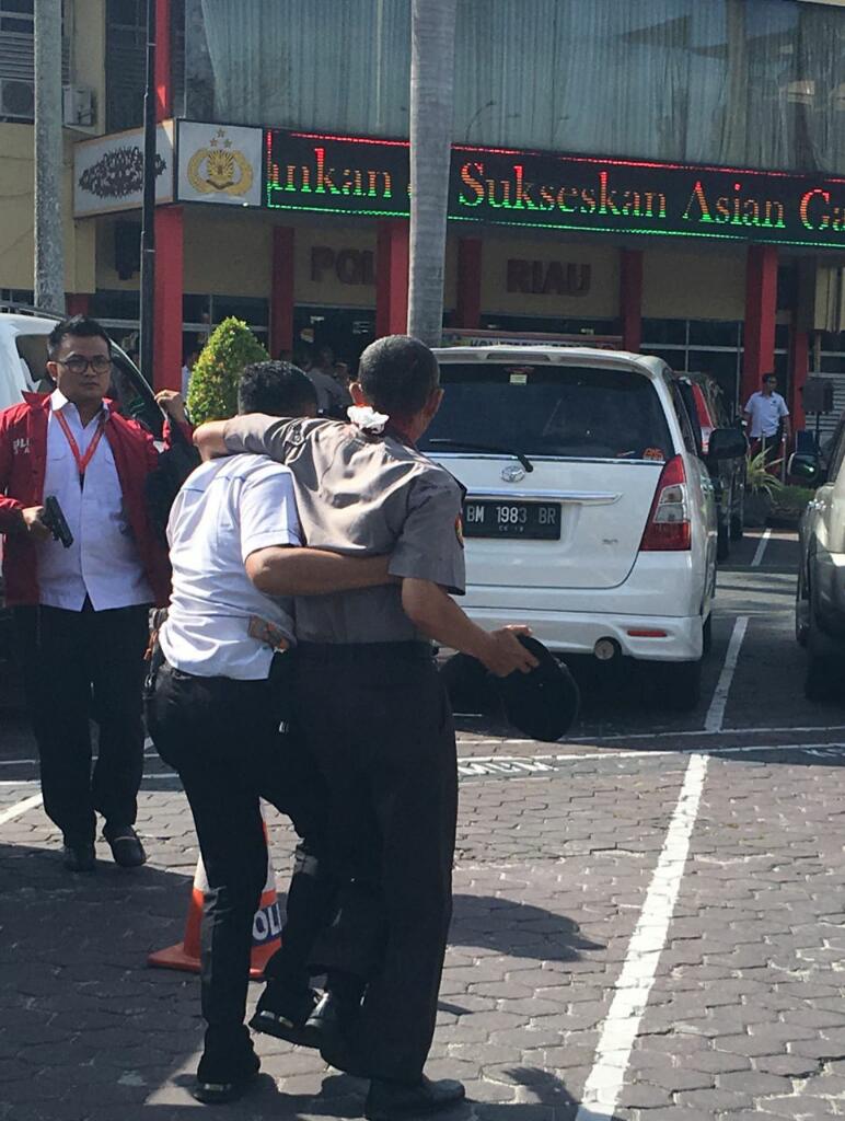 Delapan Pelaku Teror Serang Mapolda Riau Pakai Samurai