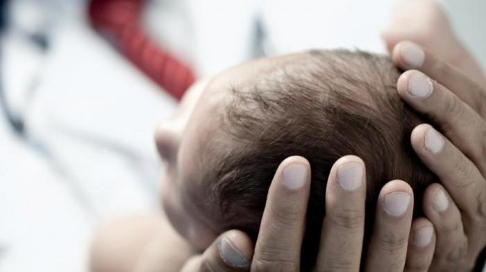 Viral Video dan Foto Pria Injak hingga Cekik Bayi
