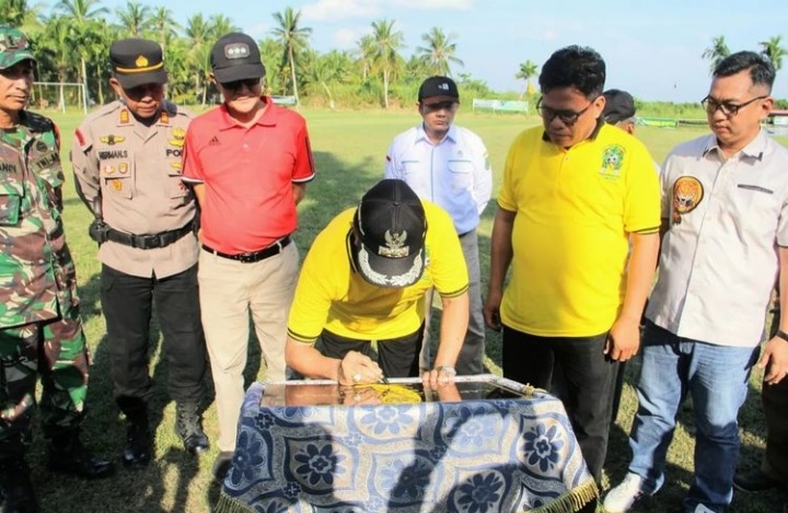 Bupati Inhil Tutup Turnamen Sepakbola Sungai Undan Cup 2022