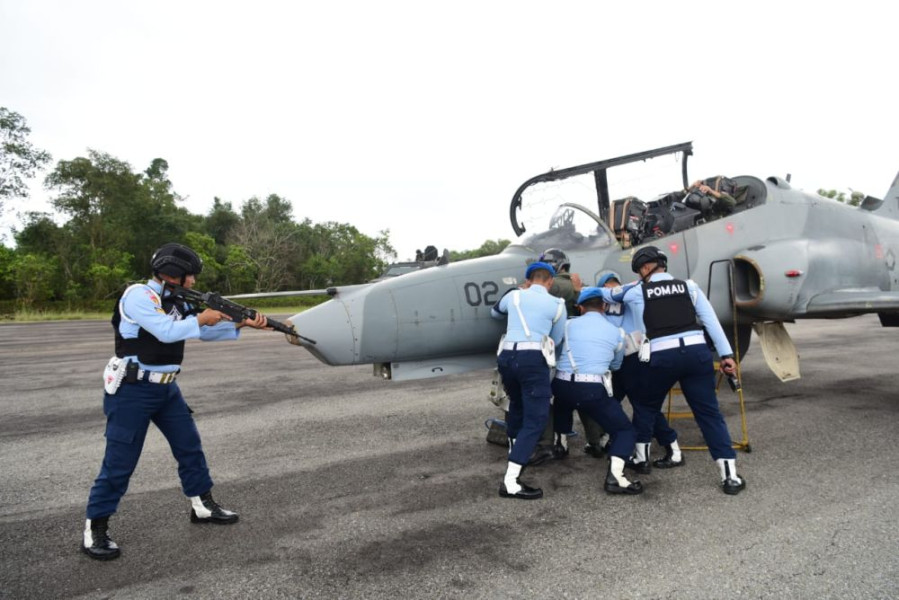 Pesawat Asing Dipaksa Mendarat di Lanud Roesmin Nurjadin Pekanbaru saat Latihan