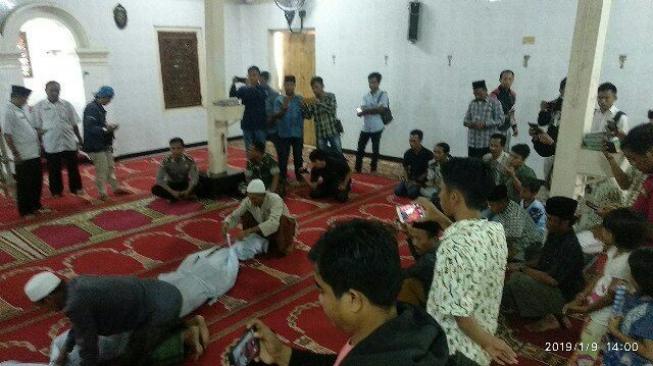 Isu Santet kembali Merebak, Dua Warga Lakukan Sumpah Pocong