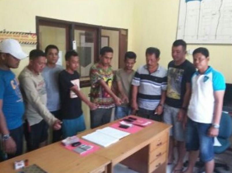 Resort Inhil Geledah 4 Pria Pengedar Sabu Di Depan Ketua RT