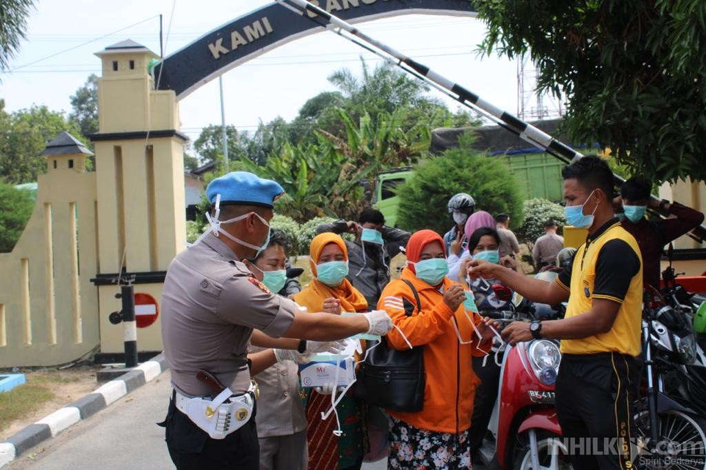 Cegah Covid-19, Polres Sergai Bagikan Masker Gratis Ke Masyarakat