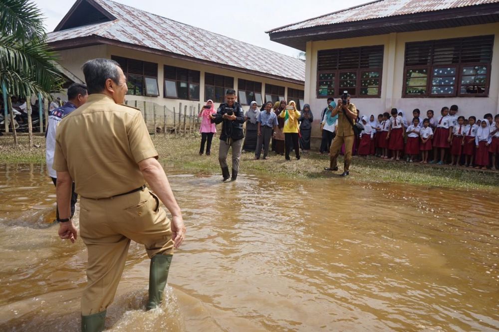 Gubernur Riau Tinjau Banjir di Kabupaten Kuantan Singingi
