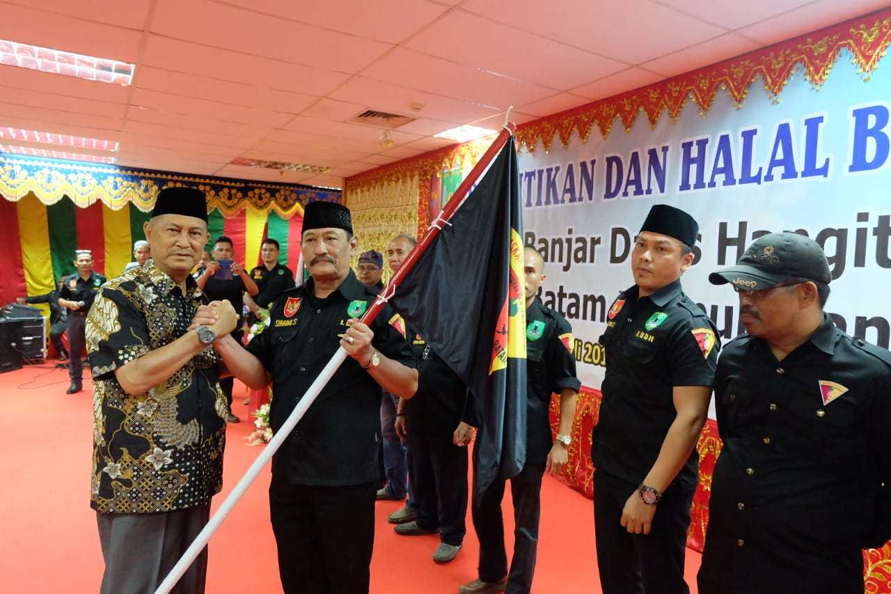 Syamsuddin Uti Lantik Kepengurusan LBDH Batam