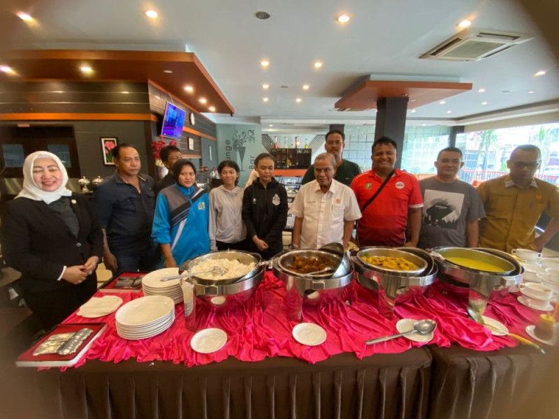 Ketua KONI Riau Cek Menu Makanan TC Atlet Porwil
