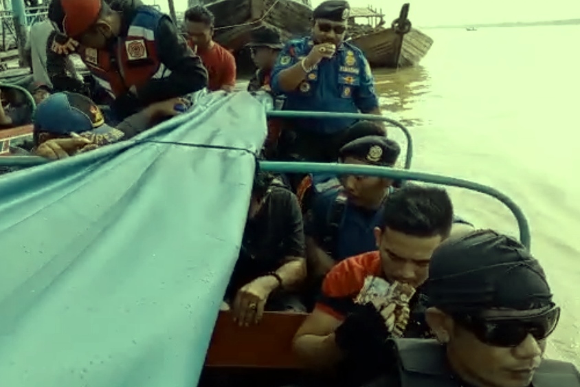Tangkap Buaya, DPKP Inhil Terjunkan TRC ke Kuindra