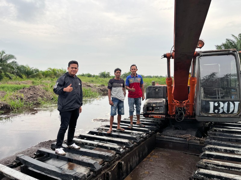 PT Guntung Idamannusa Bersihkan Sungai Lahang Sepanjang 1,5 KM untuk Dukung Akses Transportasi Warga