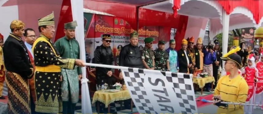 Dilepas Bupati Wardan, Pawai Pekan Ragam Budaya Nusantara Diwarnai Penampilan Berbagai Busana Tradisional