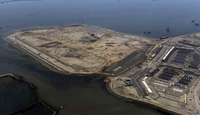 Djarot Minta Sandiaga Baca Aturan Reklamasi Sebelum Komentar