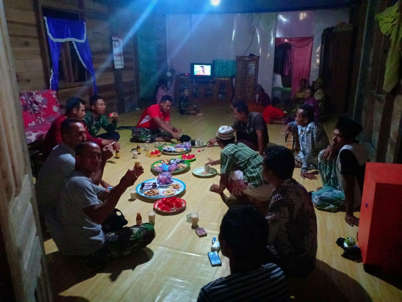 Satgas TMMD Ke-106 Kodim 0314 Inhil Silaturrahmi dengan Masyarakat Desa Seberang Sanglar