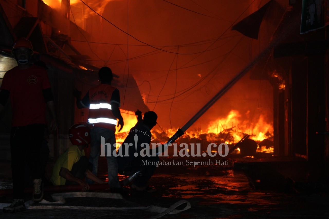 456 Kios dan Ruko Pasar Terapung, Inhil Ludes Terbakar