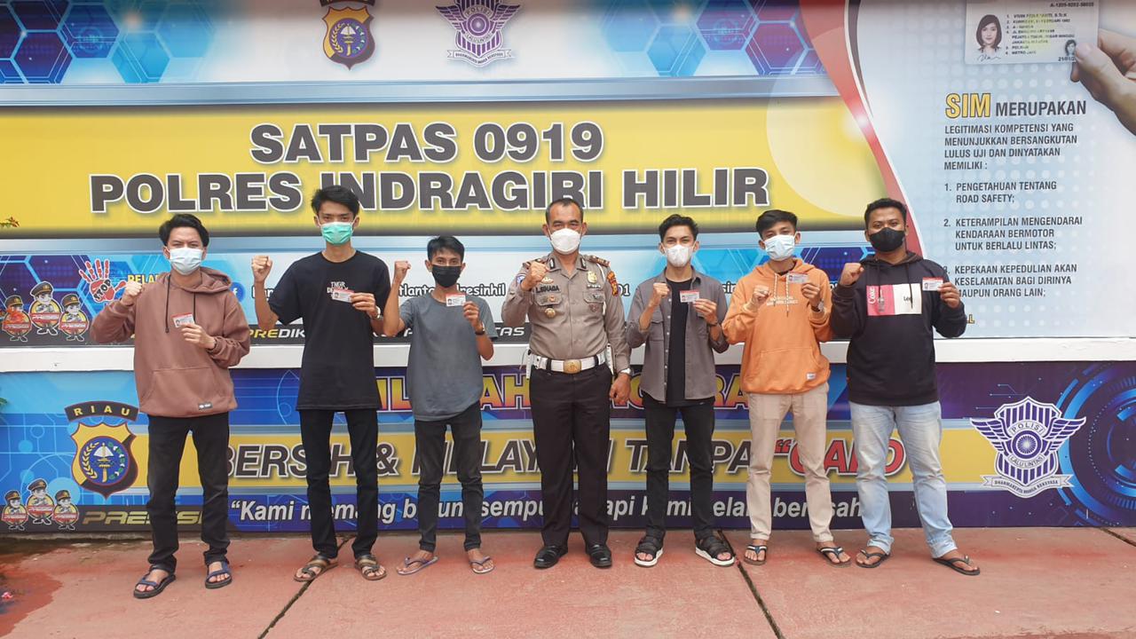 Pemenang Turnamen Mobile Legends ESI Inhil Telah Terima SIM C Gratis dari Polres Inhil