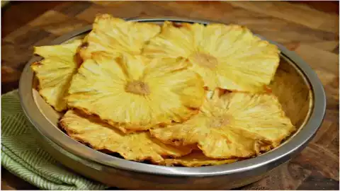 Kriuk Renyah Keripik Nanas Khas Riau