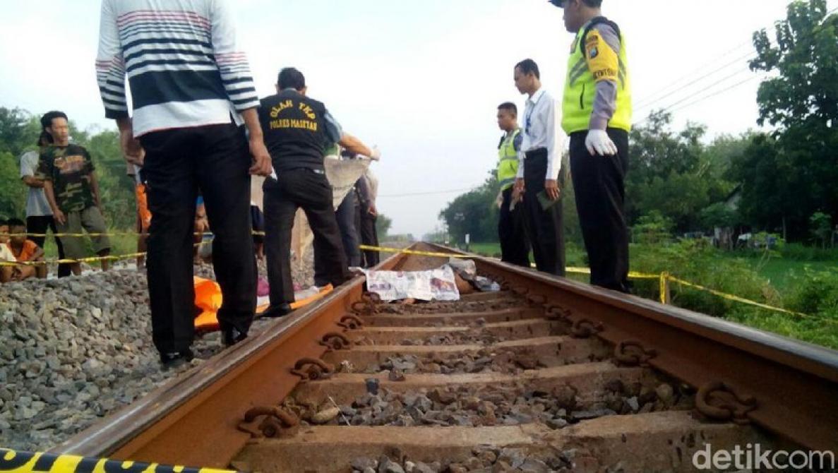 Hendak Menyeberang, Kasiah Tewas Tertabrak Kereta di Tanjung Priok
