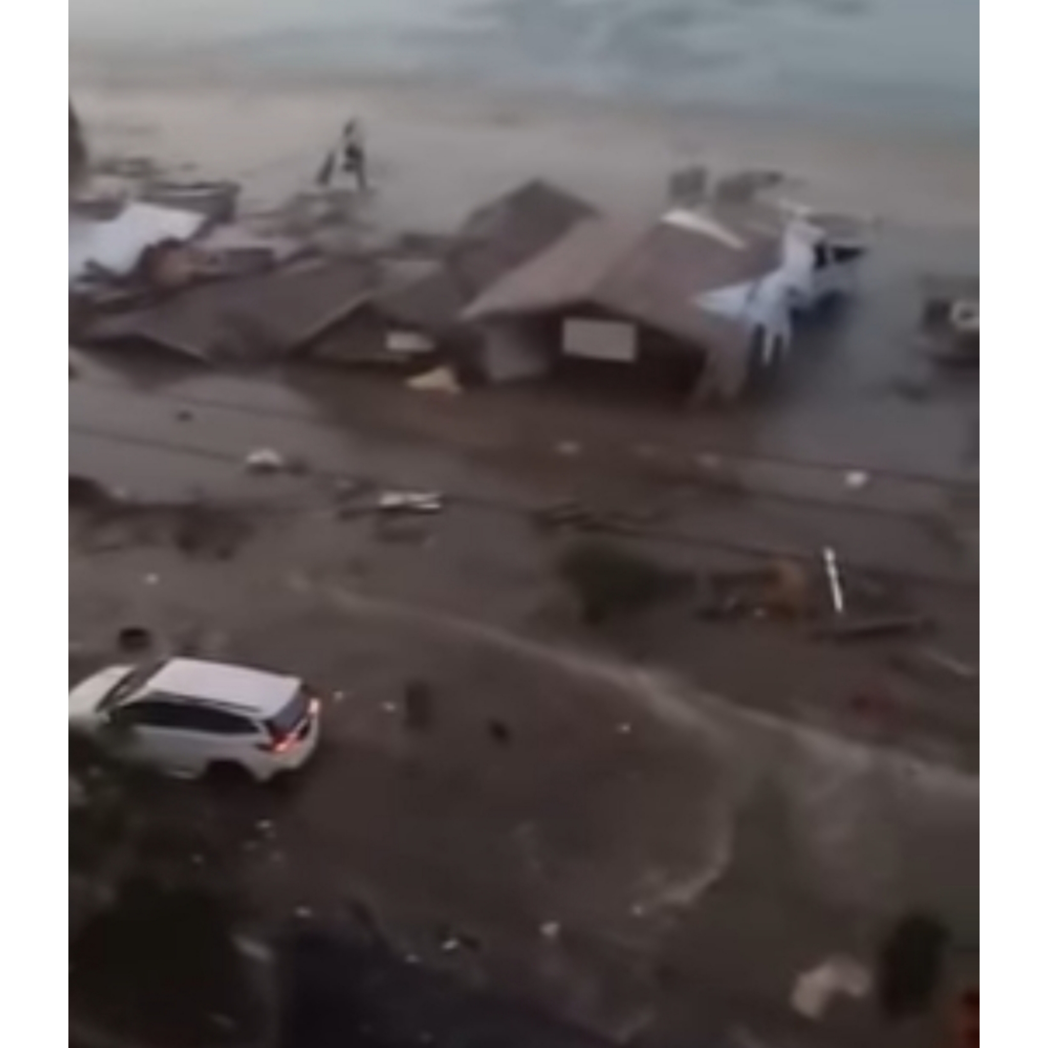 MENGERIKAN... Ini Video Detik-detik Tsunami Terjang Pemukiman Warga di Palu!