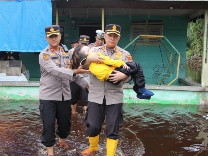 Datangi Kediaman Anak Penderita Hidrosefalus, Kapolres Bengkalis Bawa Berobat dan Rawat Intensif di RSUD