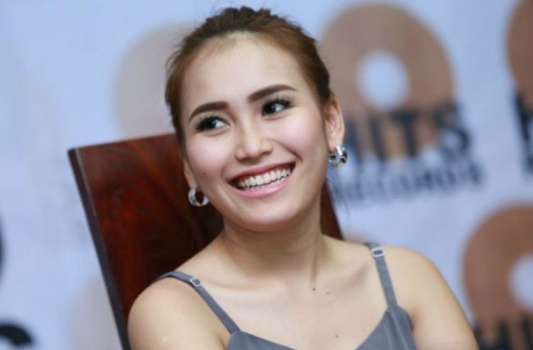 Tak Kenakan Bawahan, Ayu Ting Ting Panen Sindiran