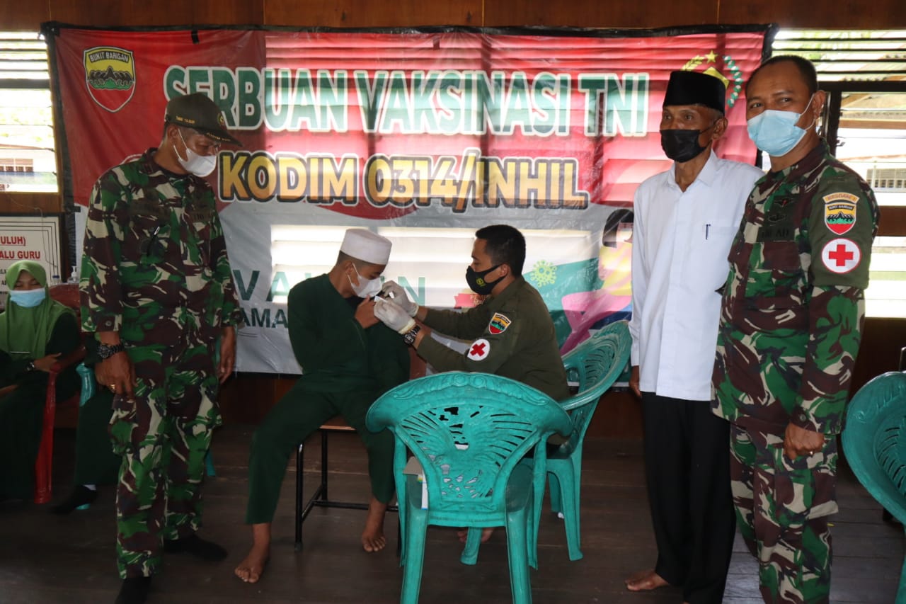 Serbuan Vaksinasi TNI ke Pondok Pesantren di Kabupaten Inhil