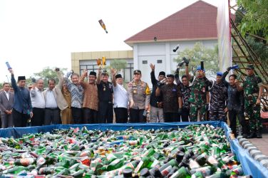 Polda Riau Musnahkan 32 Kg Sabu, 29.814 Pil Ekstasi dan Ratusan Miras