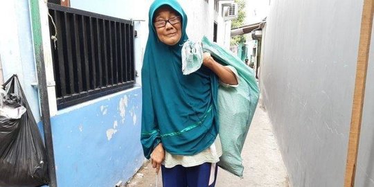 Diusir Menantu dan 15 Tahun Memulung, Kisah Nenek Lessy Bikin Sedih