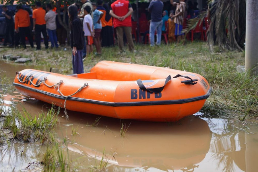 BPBD Riau Distribusikan 12 Perahu Karet ke Daerah Terdampak Banjir