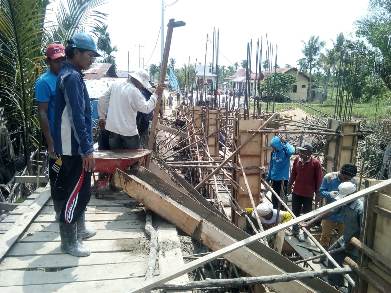 Medan Yang Berat Tak Halangi Semangat Satgas TMMD Ke-106 Percepat Pembangunan