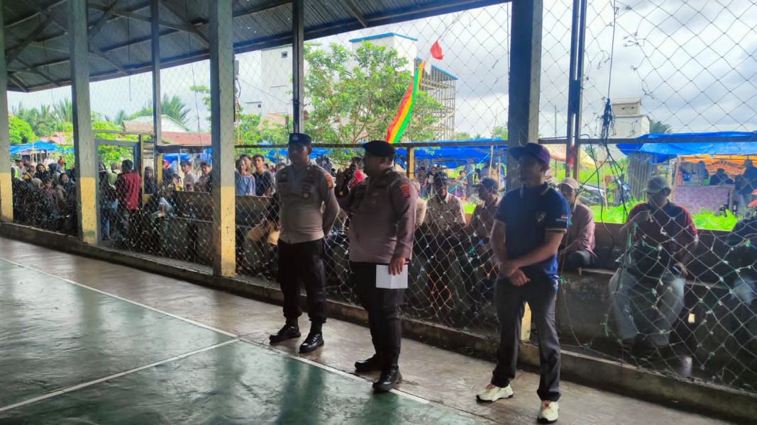 Bripka Ronal IMT Manulang Himbau Warga Jaga Kamtibmas Turnamen Futsal Desa Simpang Gaung