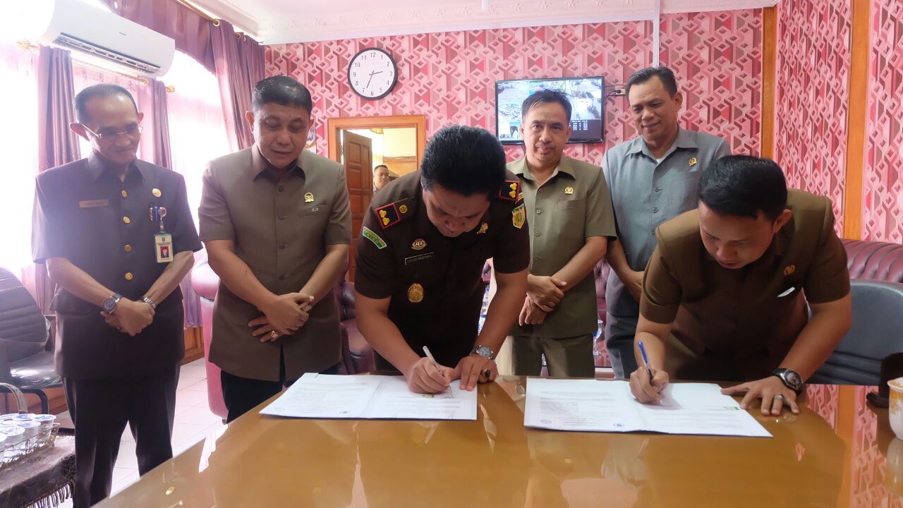 DPRD Inhil Tandatangani MoU dengan Kejari