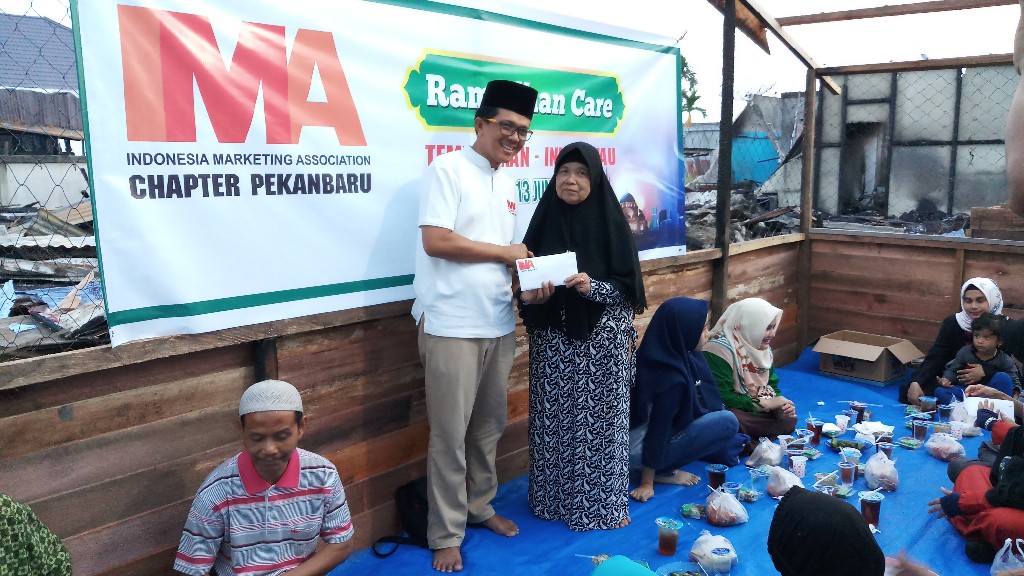 IMA Chapter Pekanbaru Gelar Bukber dan Serahkan Bantuan untuk Korban Kebakaran Tanjung Harapan Tembilahan