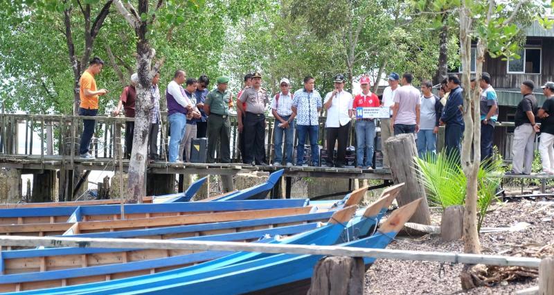 Nelayan di Inhil Terima Bantuan dari Kementrian Kelautan dan Perikanan
