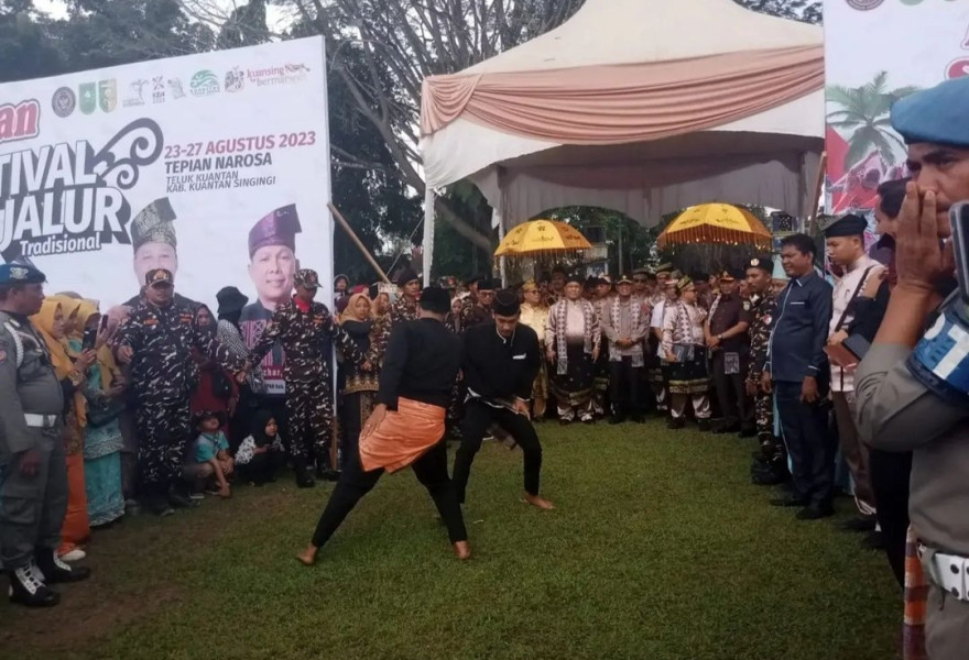 Bupati Inhil Hadiri Pembukaan Festival Pacu Jalur Tradisional 2023 di Kuansing