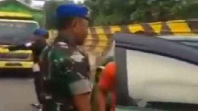 Kena Batunya, Orang Ini Nekat Pasang Plat TNI di Innova-nya