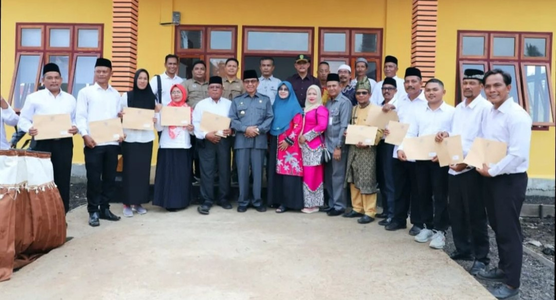 Bupati Inhil Resmikan Gedung Kantor Desa Tanjung Raja