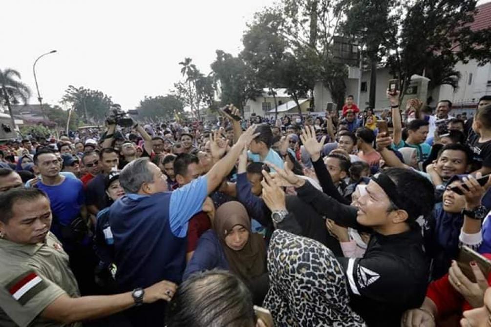 Masyarakat Sambut Kedatangan SBY di Pekanbaru