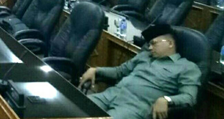 Diberitakan Tertidur Saat Rapat, Dewan Di Bengkalis Ini Malah Berkomentar Pedas Kepada Wartawan