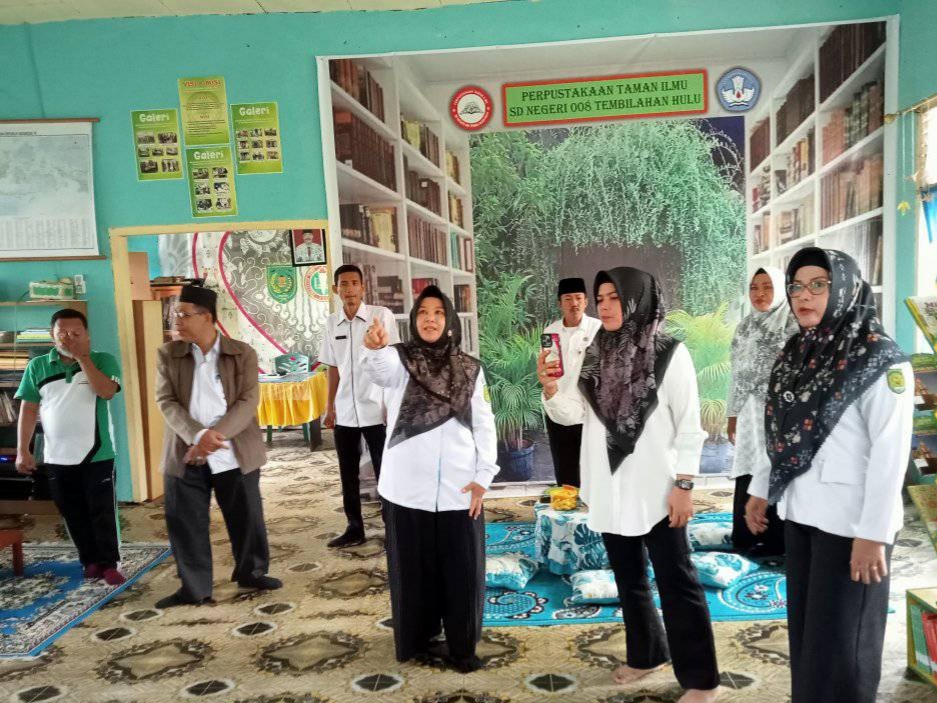 Tim DPAD Inhil Kunjungi Perpustakaan SDN 008 Tembilahan Hulu